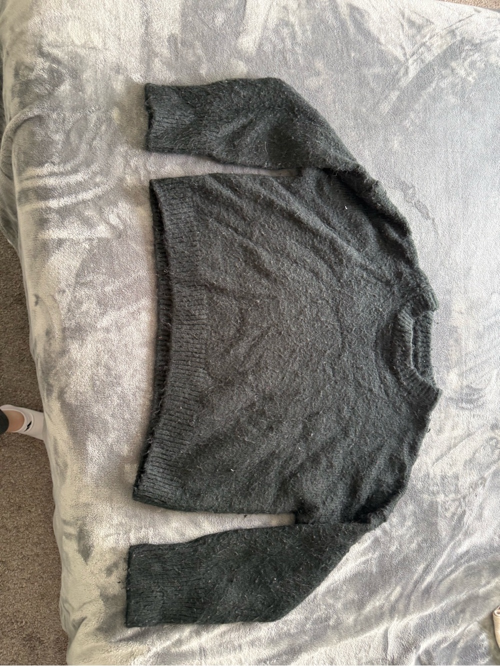 Abercrombie & Fitch Cropped Knit Sweater Size M
